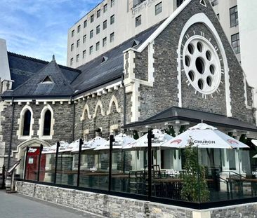 EXECUTIVE FULLY FURNISHED INNER CITY BRAND NEW APARTMENT! - Photo 5