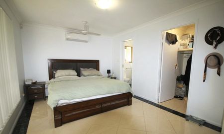 Comfortable Living in the Heart of Robina - Photo 4