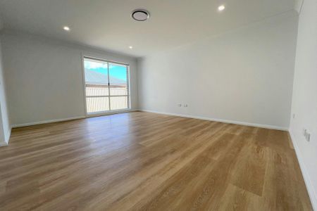 FAMILY DREAM HOME! - Photo 2