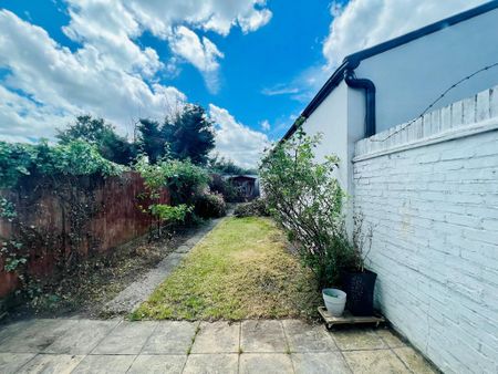 3 bedroom terraced house to rent - Photo 5