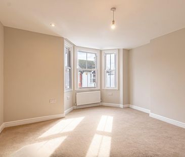 3 bedroom House To Let - Photo 2