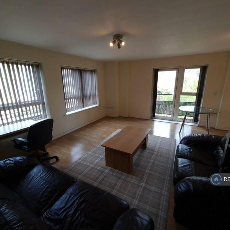2 bedroom flat to rent - Photo 1