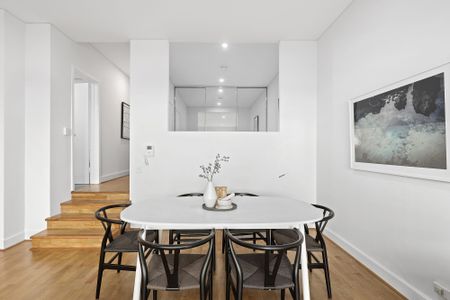 Perfectly Located, Light & Bright One Bedroom Apartment - Photo 2