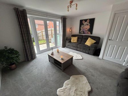 3 bedroom semi-detached house to rent - Photo 3