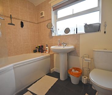 2 Bedroom End Terraced House - Photo 3