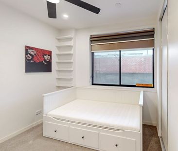 Stylish Ground Floor Apartment in Prime Inner-City Location - Photo 3