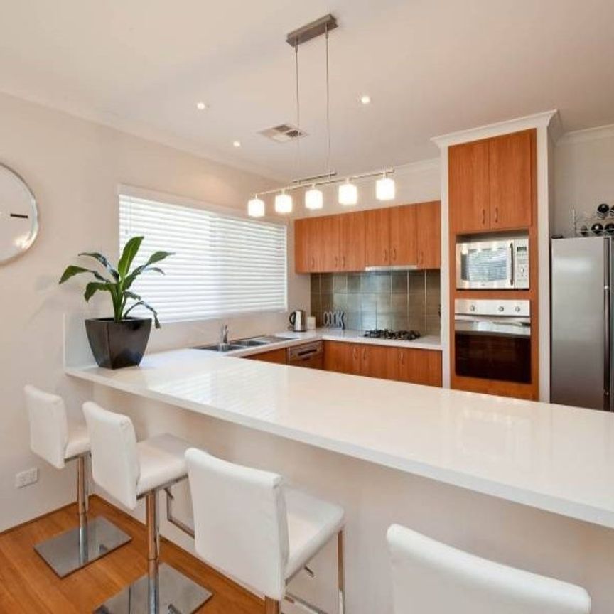 FANTASTIC STREET FRONT VILLA IN PRIME LOCATION HOME OPEN WEDNESDAY 15 APRIL AT 9.30AM SHARP! - Photo 1