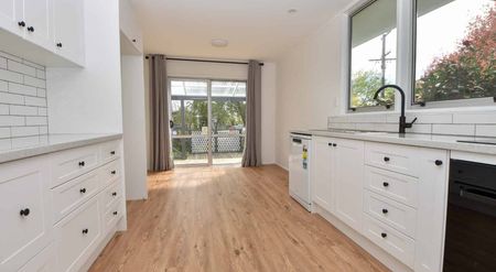 3 bedroom home - Recently Renovated - Photo 4