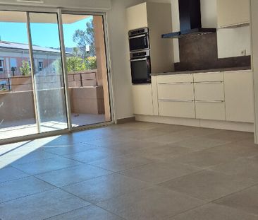 Appartement T3 - VILLENEUVE LES AVIGNON, - Photo 3