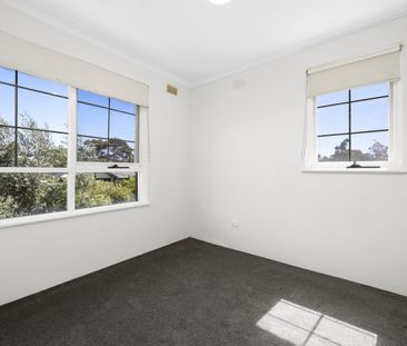 Updated Two-Bedroom Apartment in Convenient Coburg North Location - Photo 6