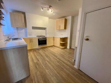 3 bedroom terraced house to rent - Photo 5