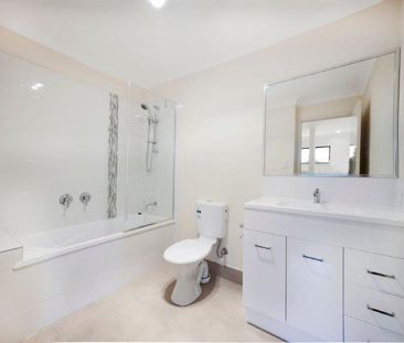 3 BEDROOM AIR CONDITION TOWN HOUSE - Photo 4