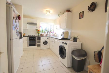 2 bedroom apartment to rent - Photo 4