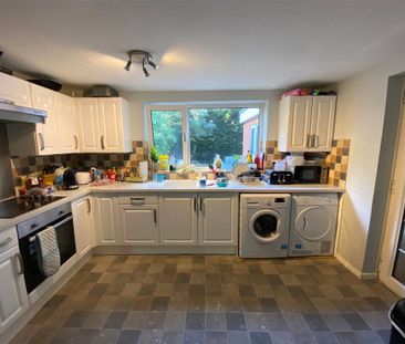 1 bedroom in a house share to rent - Photo 4