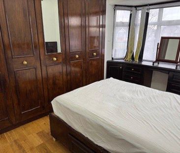 4 bedroom terraced house to rent - Photo 5