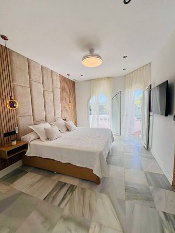 Semi-Detached House in The Golden Mile - Photo 2