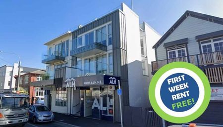 Vibrant city living! - Photo 3