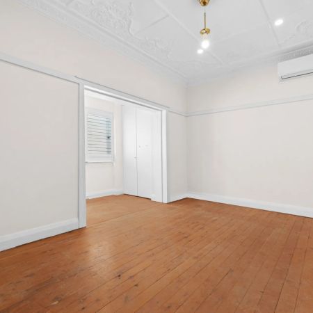Convenient, spacious apartment in prime location - Photo 3