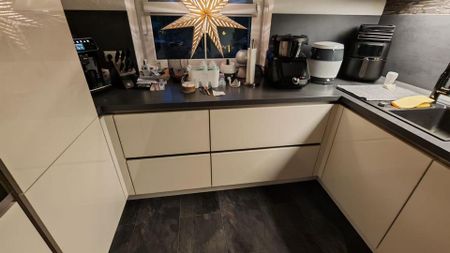 Moderne 4,5 Zimmer- Wohnung mit großem Garten - Photo 2