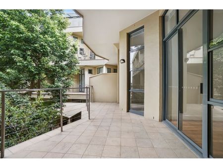 Contemporary Two Bedroom Apartment - Photo 5