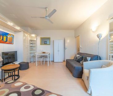 Top-Floor Studio with Balcony & River View - Photo 5