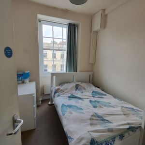 Room in a Shared House, Park Street, BS1 - Photo 2