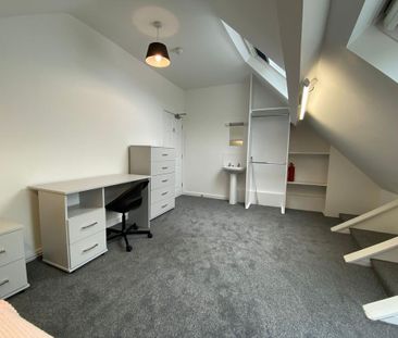 8 bedroom flat to rent - Photo 2