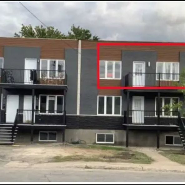 7 1/2 Semi Meublé, Rénové à Louer - Photo 1
