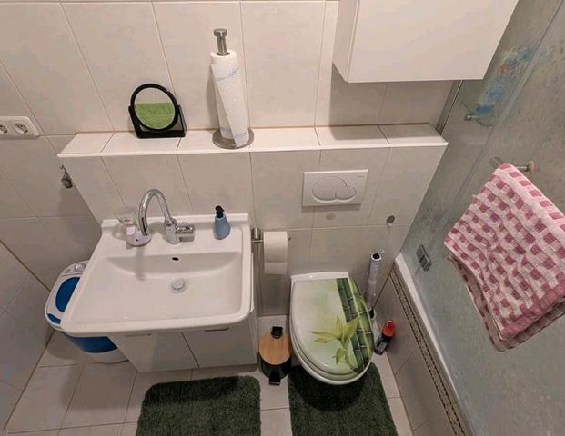 Erdgeschosswohnung mit Einbauküche - Foto 1