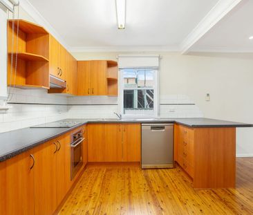 Neat and Tidy Three Bedroom Home - Photo 6