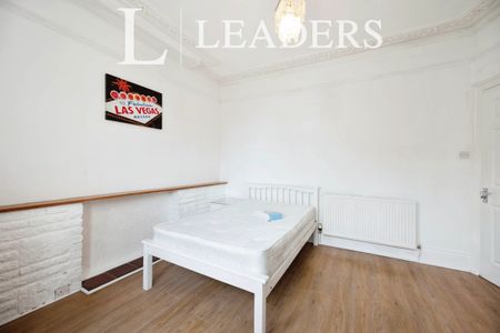 5 bedroom house to rent Francis Avenue, PO4 - Photo 3