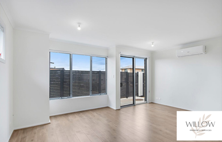 Contemporary & Stylish - Photo 2