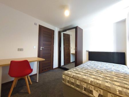 4 bedroom terraced house to rent - Photo 3