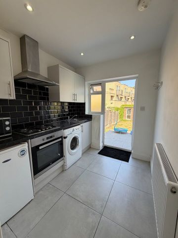 Studio Flat, Crest Road, NW2 - Photo 5