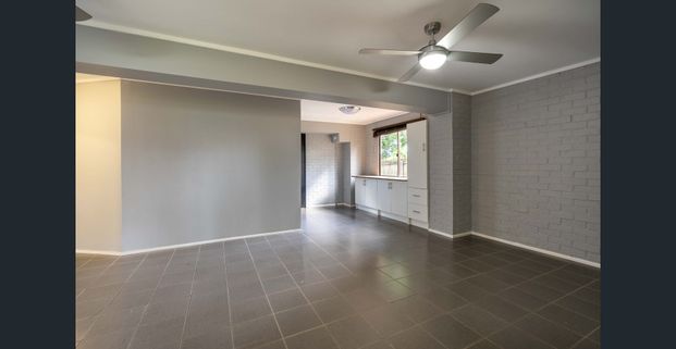 Spacious 5 bedroom Home - Photo 1