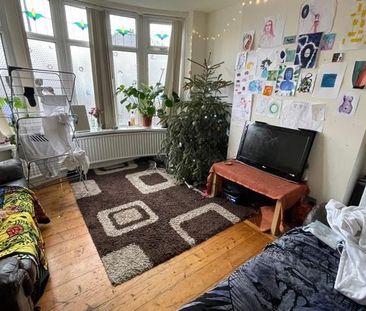 3 bedroom private hall to rent - Photo 1