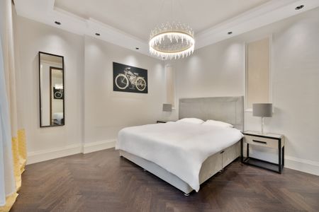 A Bright and Beautiful Three-Bedroom Home beside Kensington Gardens - Photo 2