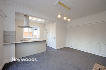 3 bed semi-detached house to rent in Chester Crescent, Newcastle-under-Lyme, Staffordshire - Photo 3