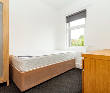 6 bedroom semi-detached house to rent - Photo 4