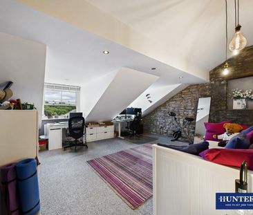 2 bedroom Flat To Let - Photo 1