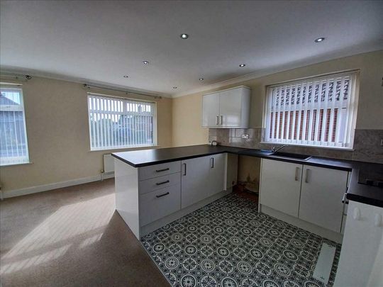 2 bedroom bungalow to rent - Photo 1