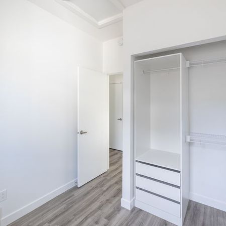 Edmonton Unfurnished townhouse Rental in West Jasper Place - Stunning Boutique Townhome located in West Jasper Place - Photo 2