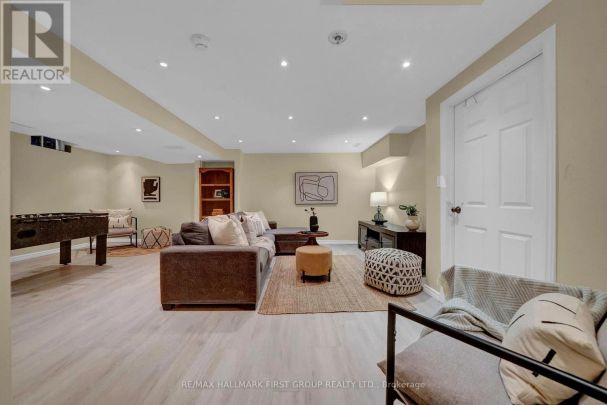 25 SPRUCEWOOD CRESCENT - Photo 1