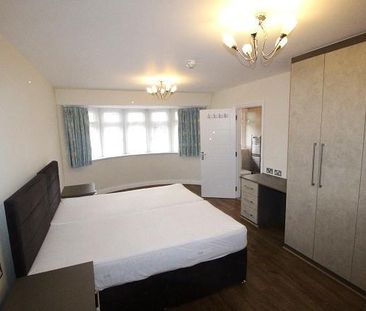 5 bedroom detached house to rent - Photo 4