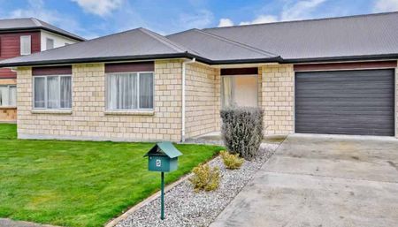 One Level 3 BR 2 Bath House in Sanctuary Complex - Photo 3