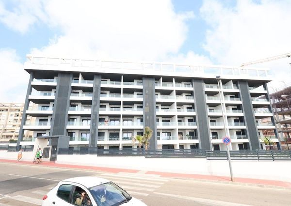 Apartamento a estrenar con vistas al mar en esquina en La Mata.