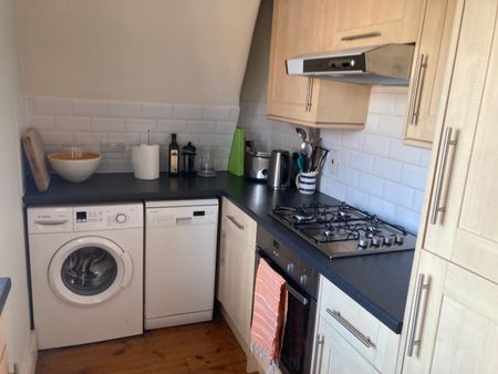 1 Bed Flat, Lymington Road, NW6 - Photo 2