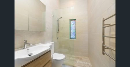 Stylish renovated residence of character, charm and convenience - Photo 4