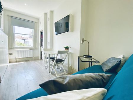 Studio to rent - Photo 3