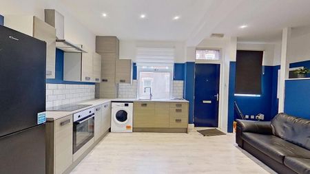 3 bedroom terraced house to rent - Photo 3